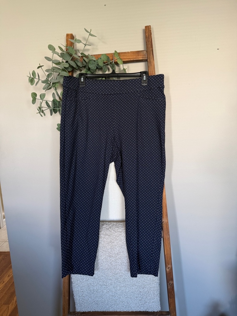 Elle Navy and White Dot Capris